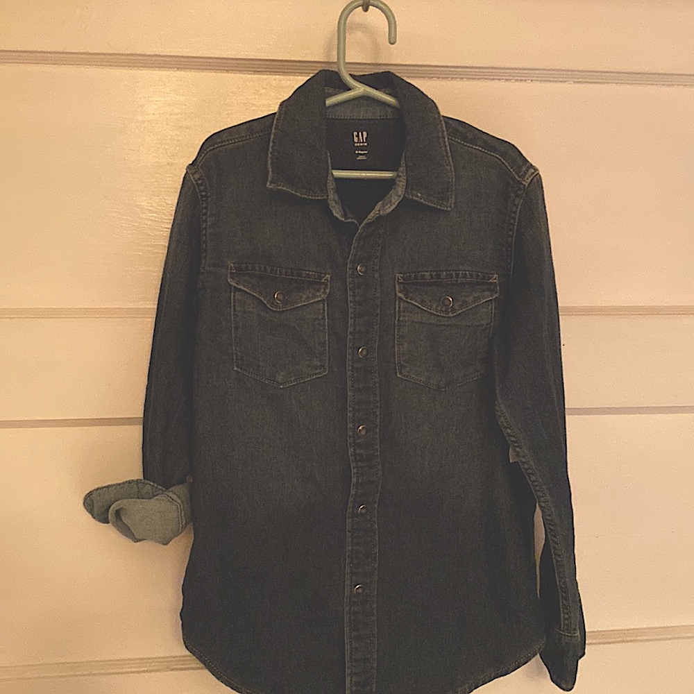 NWT Kids size M snap denim shirt. Super soft and stretchy